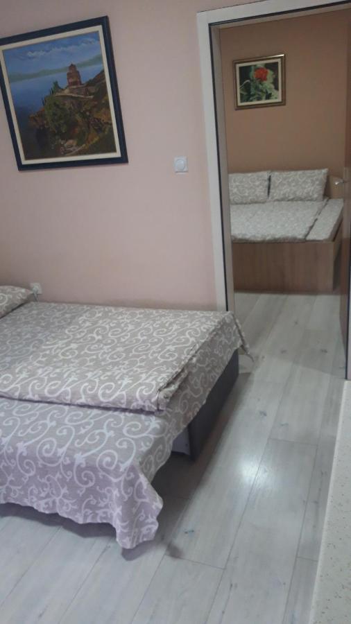 אוהריד Apartman Bojan מראה חיצוני תמונה